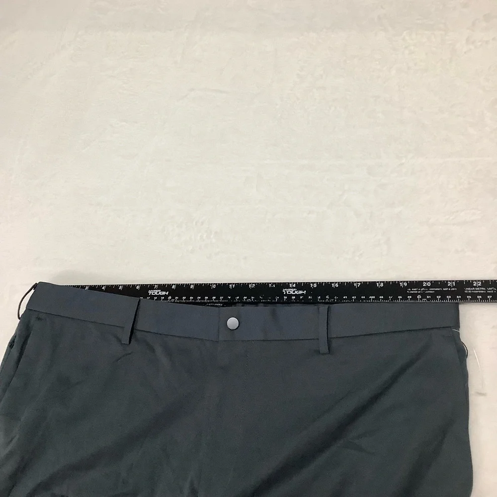 Banana Republic Men’s Luxe City Short Pebble Blue Gray Size 42